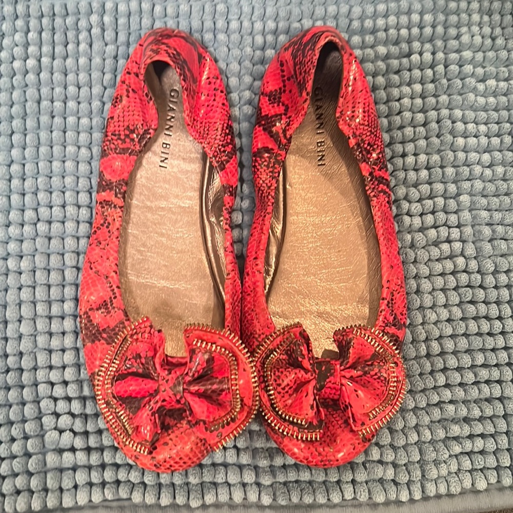 Women’s size 9 Gianni Bini pink sandals